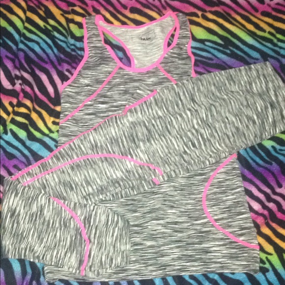 Workout outfit set. - Picture 1 of 3